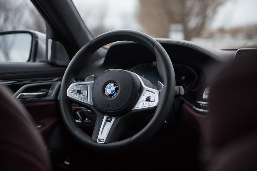 Интерьер BMW 750Li xDrive M Sport (G12) 2019 года  (NA) (фото 11 из 15)